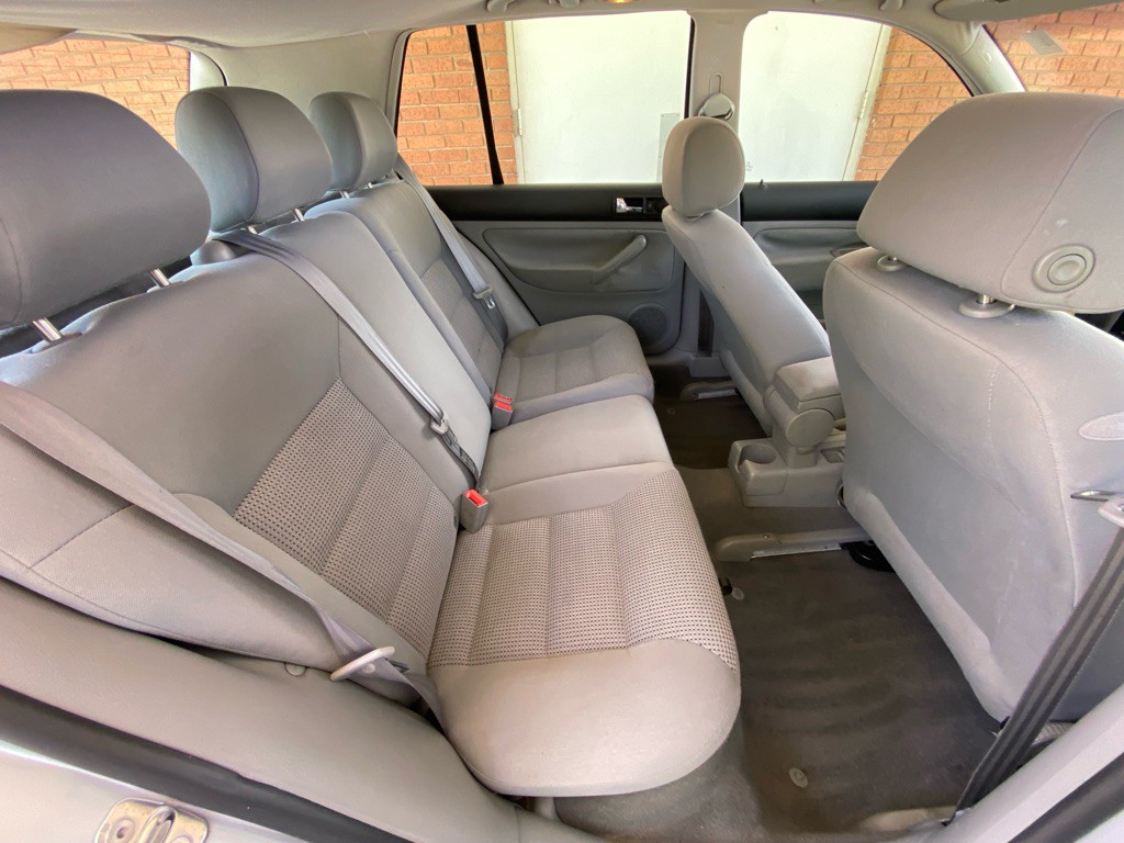 2004 Volkswagen Golf Image 12