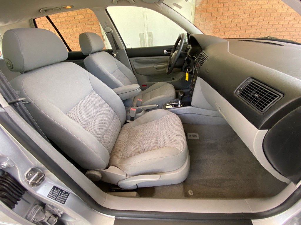2004 Volkswagen Golf Image 13