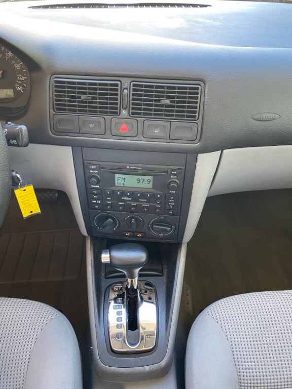 2004 Volkswagen Golf Image 16