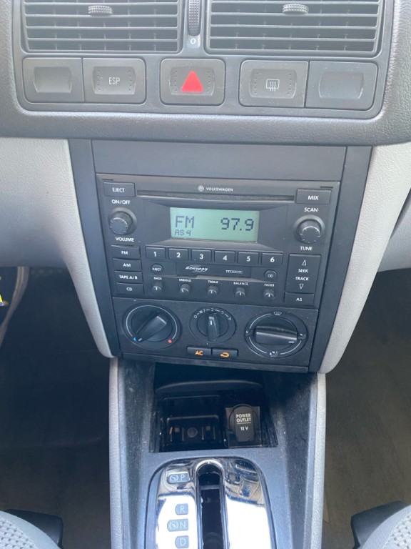 2004 Volkswagen Golf Image 17