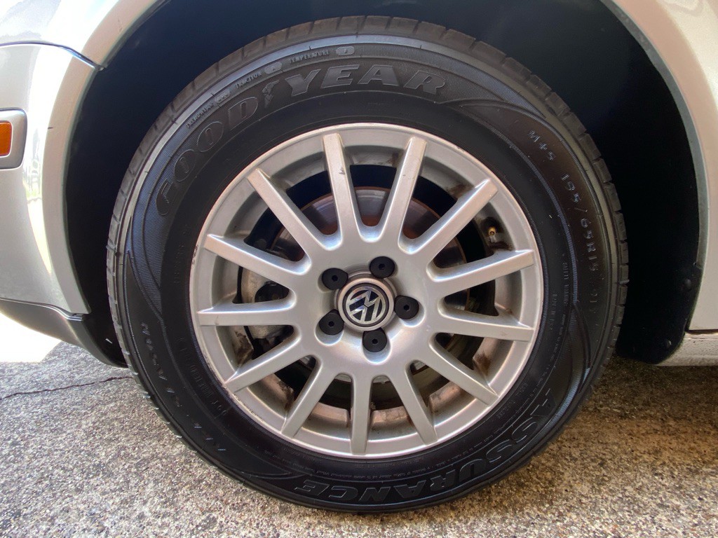 2004 Volkswagen Golf Image 18