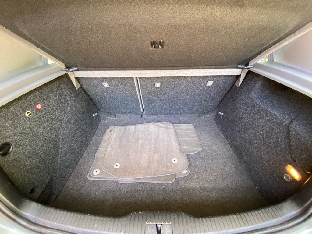 2004 Volkswagen Golf Image 20