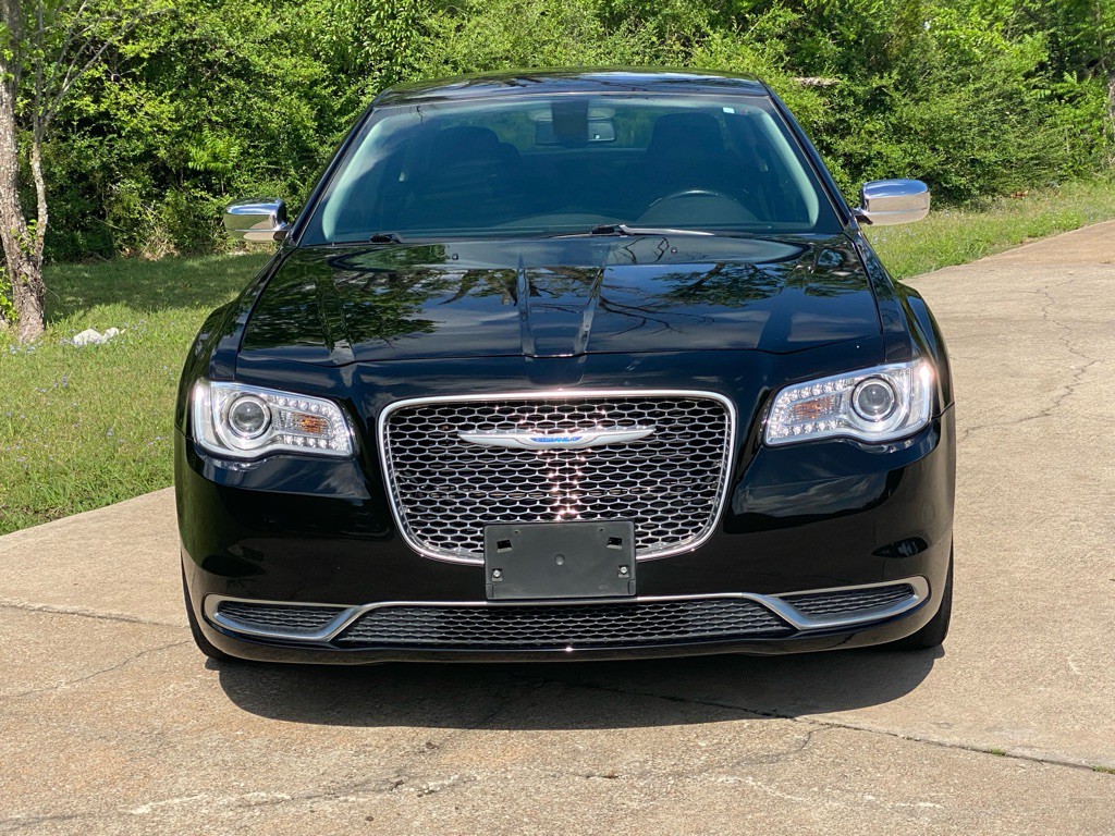 2020 Chrysler 300 Image 2
