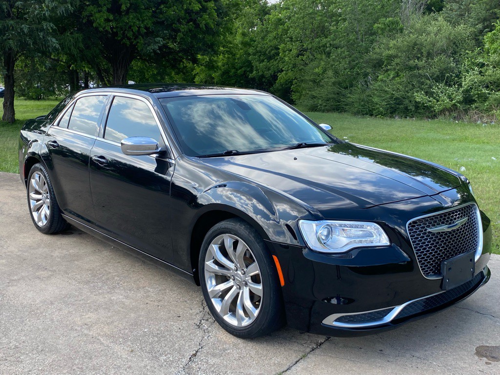 2020 Chrysler 300 Image 3