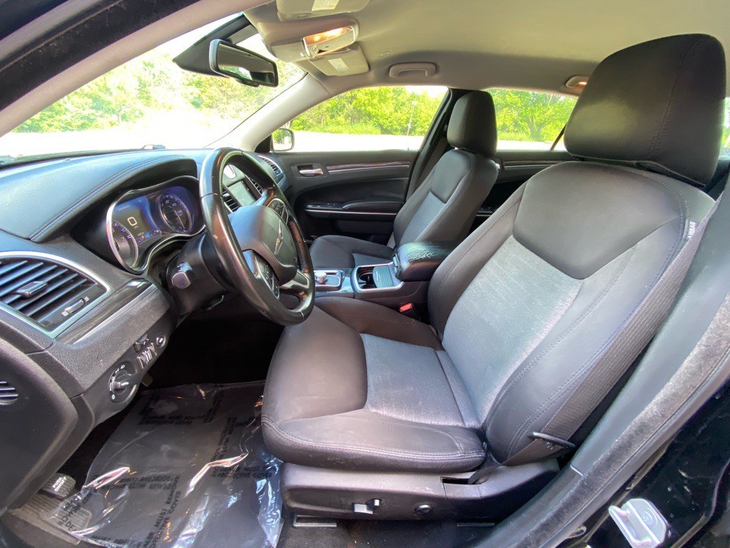 2020 Chrysler 300 Image 9