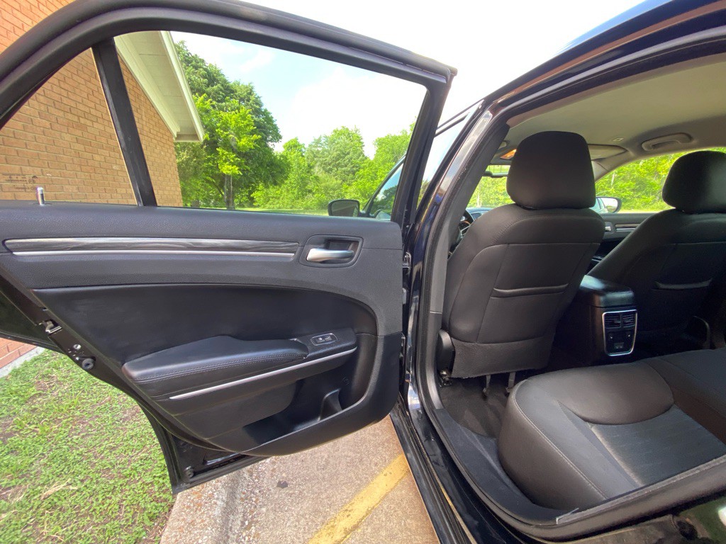 2020 Chrysler 300 Image 10