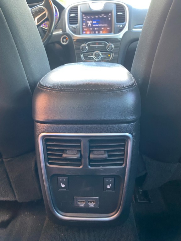 2020 Chrysler 300 Image 12