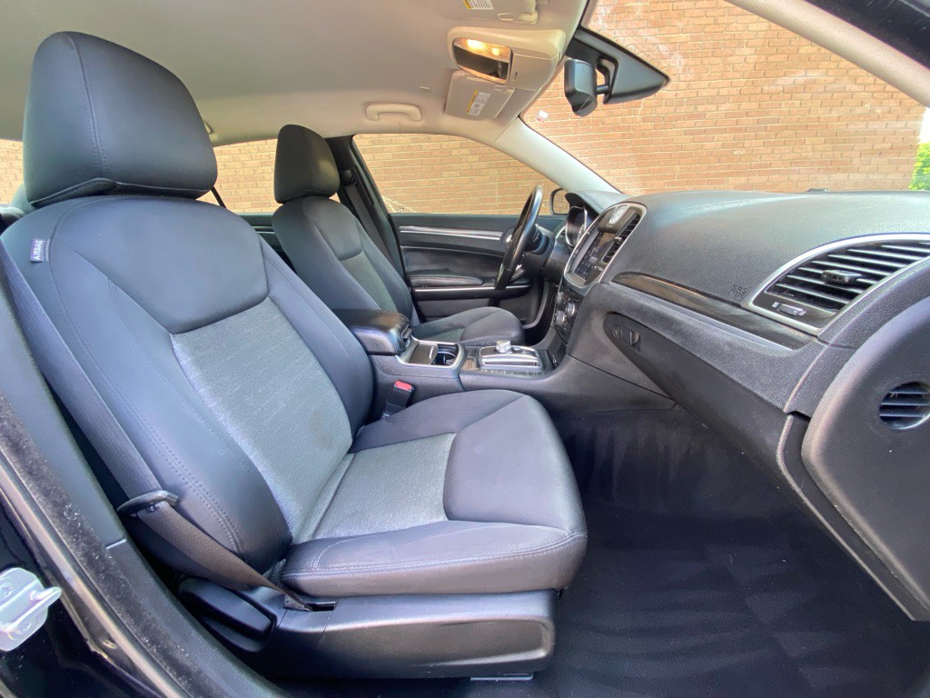 2020 Chrysler 300 Image 14