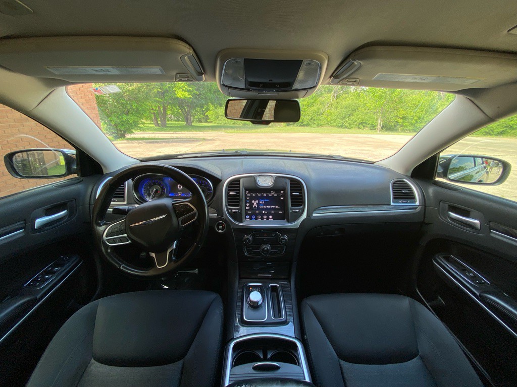 2020 Chrysler 300 Image 15