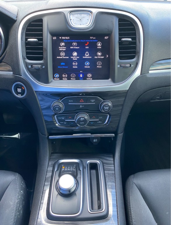 2020 Chrysler 300 Image 17