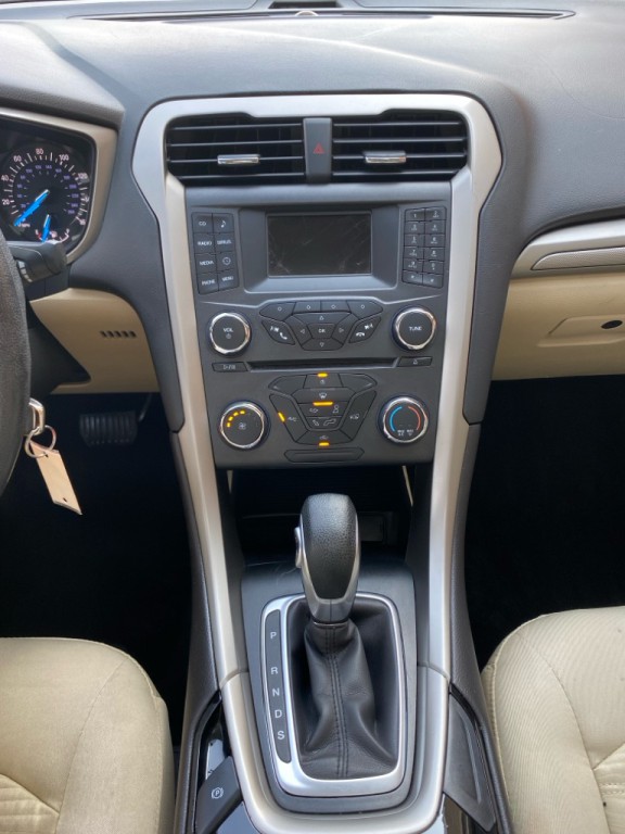 2016 Ford Fusion Image 16