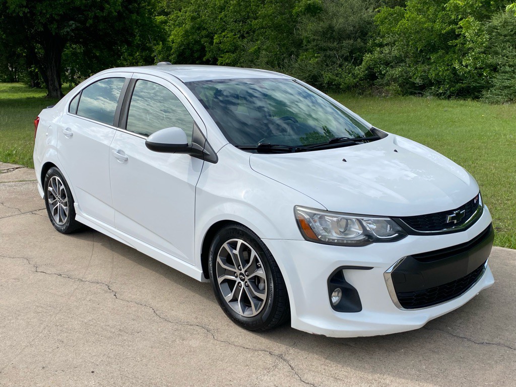 2018 Chevrolet Sonic Image 3