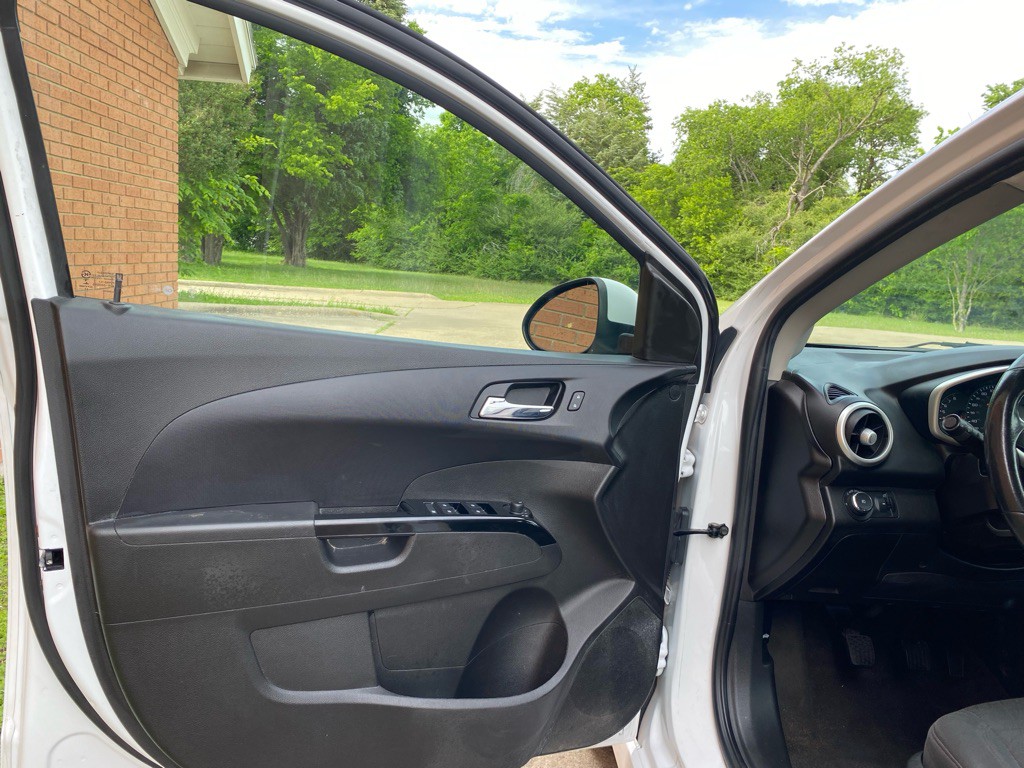 2018 Chevrolet Sonic Image 7