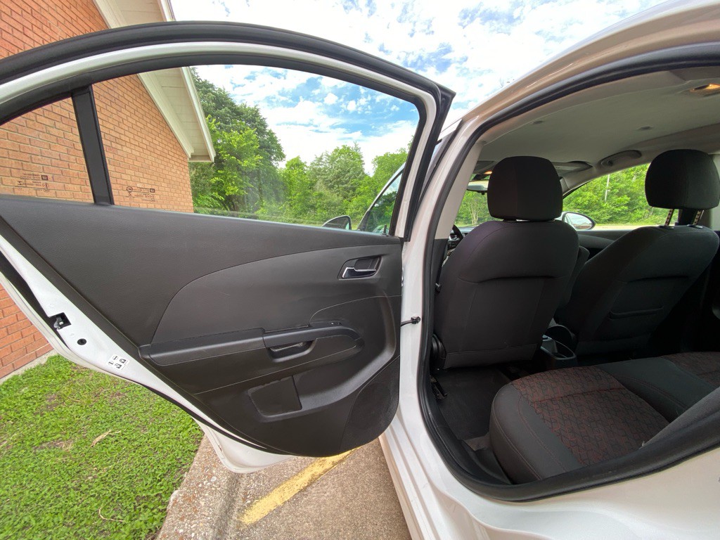 2018 Chevrolet Sonic Image 9