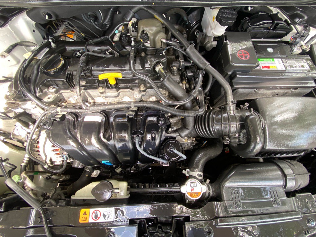 2016 Hyundai Elantra Image 19