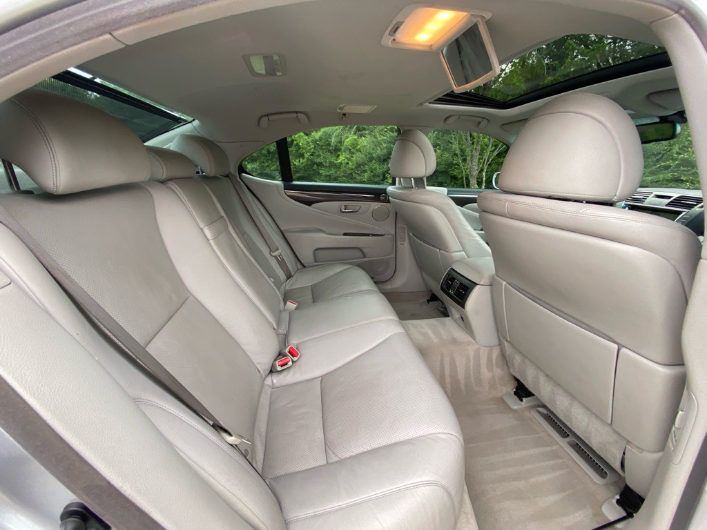 2007 Lexus LS Image 12