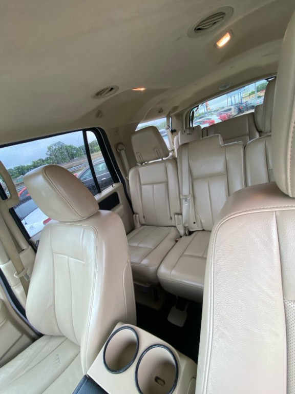 2017 Ford Expedition Image 2