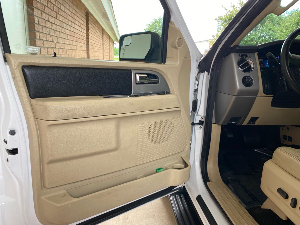 2017 Ford Expedition Image 8