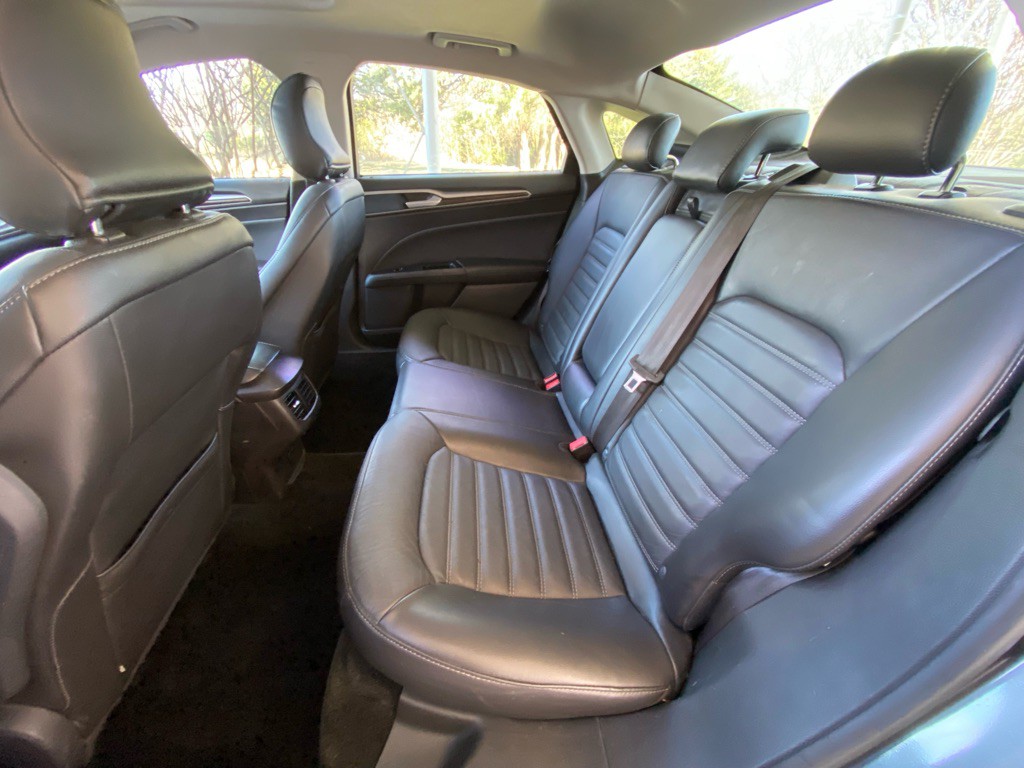 2016 Ford Fusion Image 11