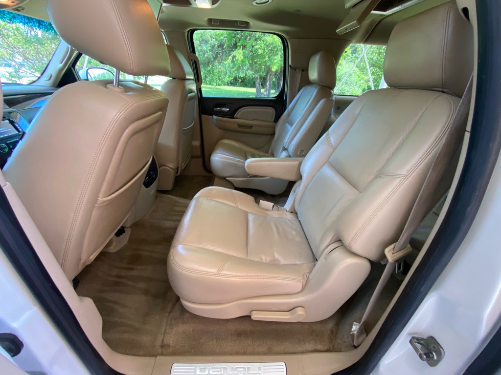 2011 GMC Yukon Image 11