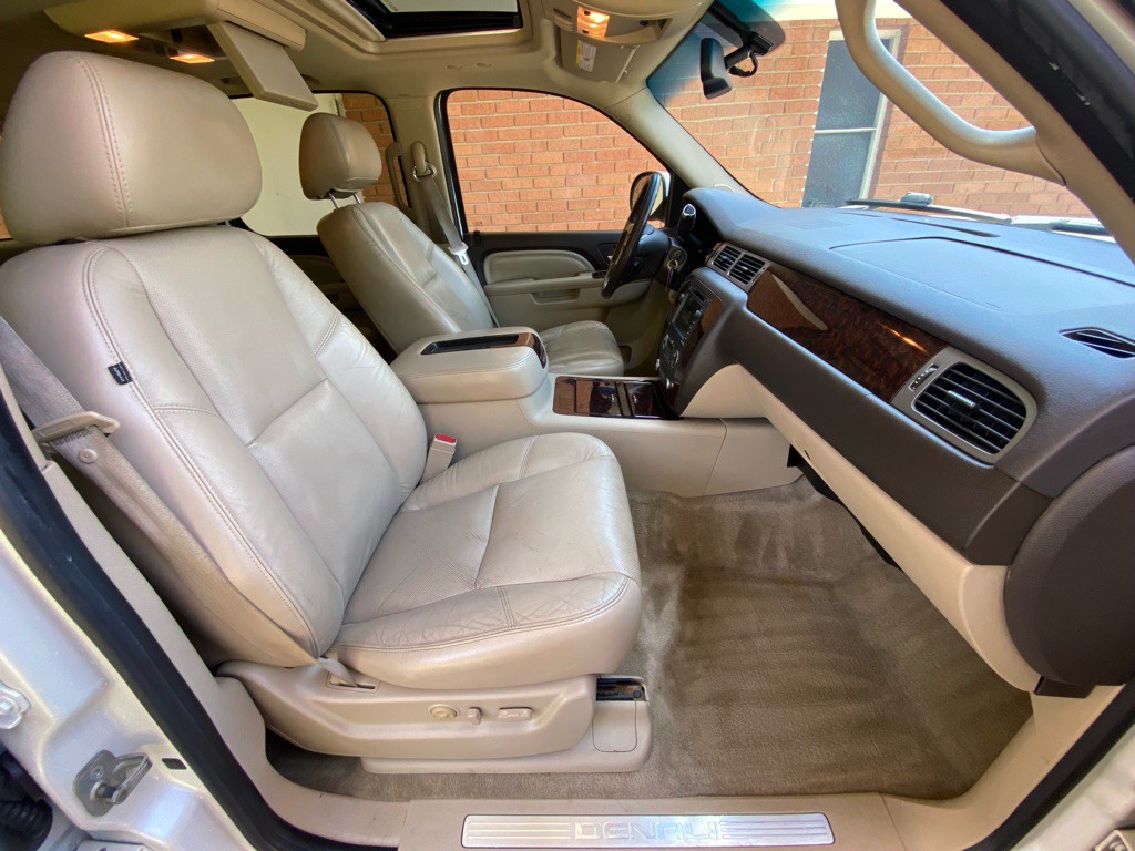 2011 GMC Yukon Image 18