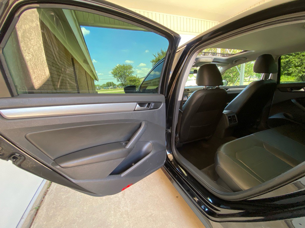 2015 Volkswagen Passat Image 9