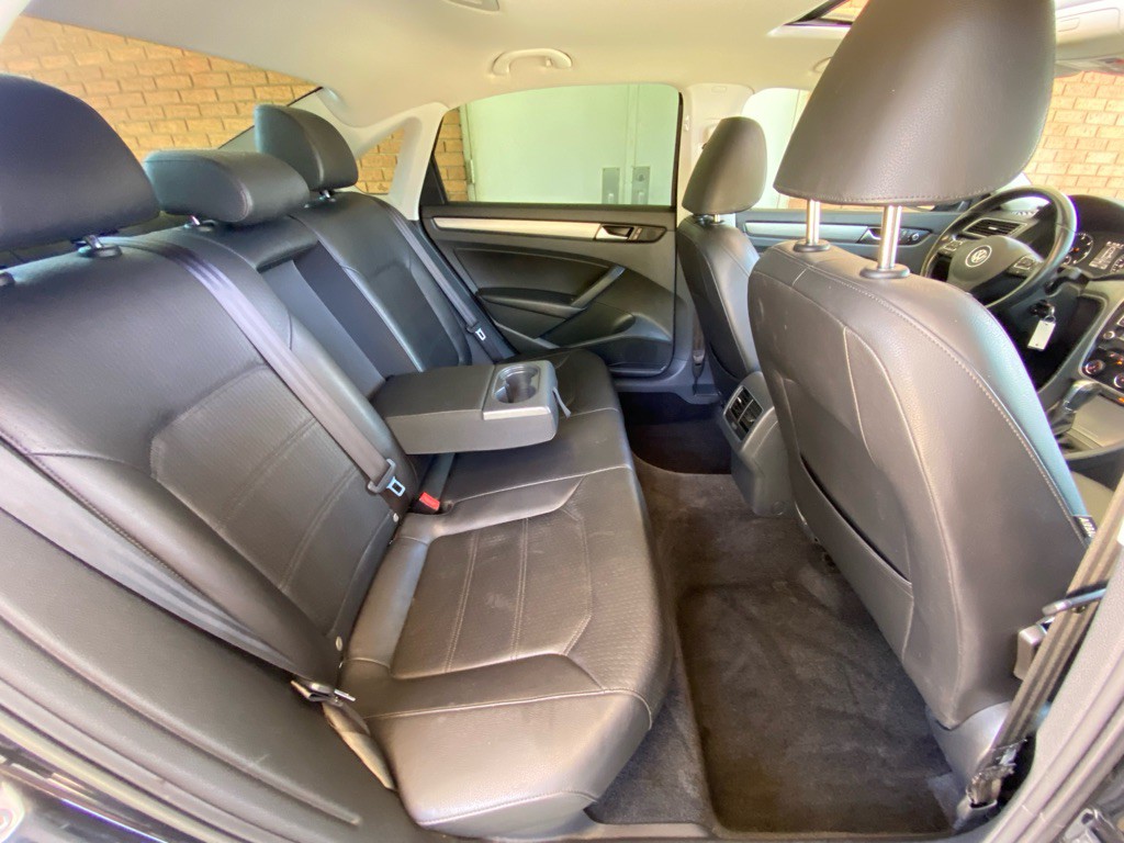 2015 Volkswagen Passat Image 11