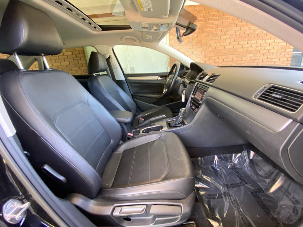 2015 Volkswagen Passat Image 12