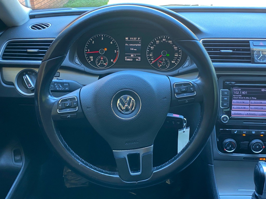 2015 Volkswagen Passat Image 14