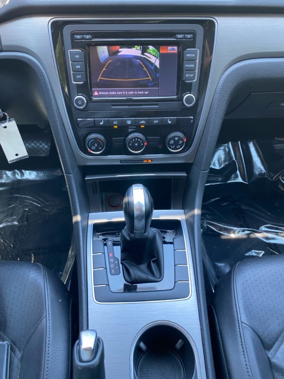 2015 Volkswagen Passat Image 15