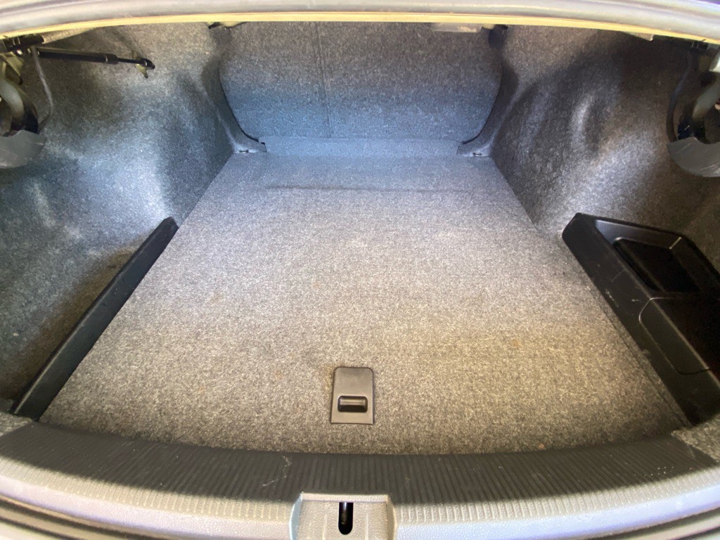 2015 Volkswagen Passat Image 17