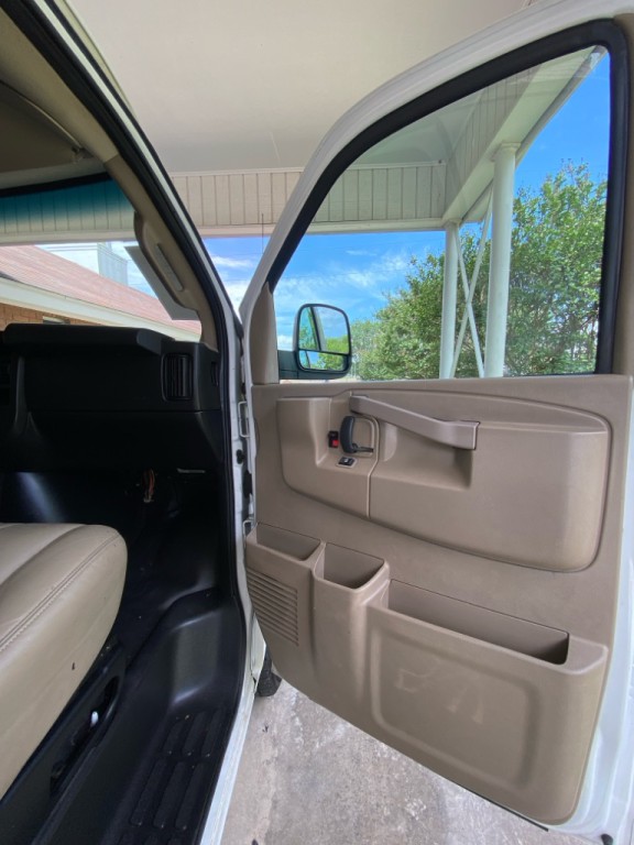 2020 Chevrolet Express Image 10