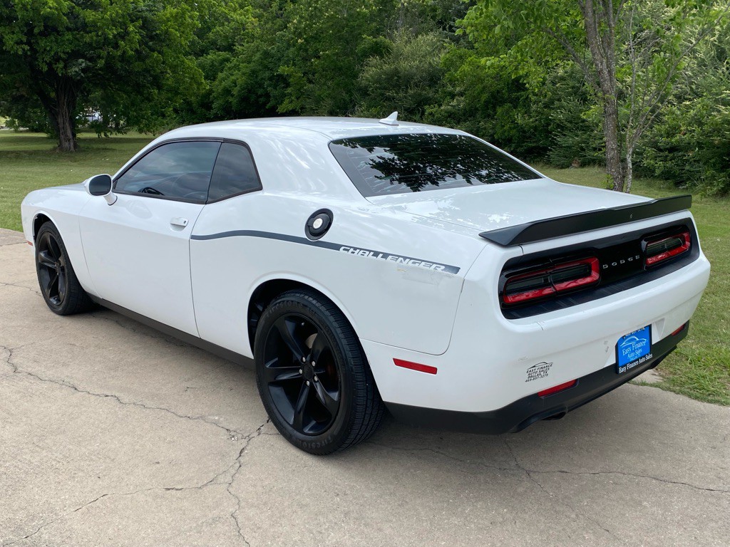 2015 Dodge Challenger Image 4