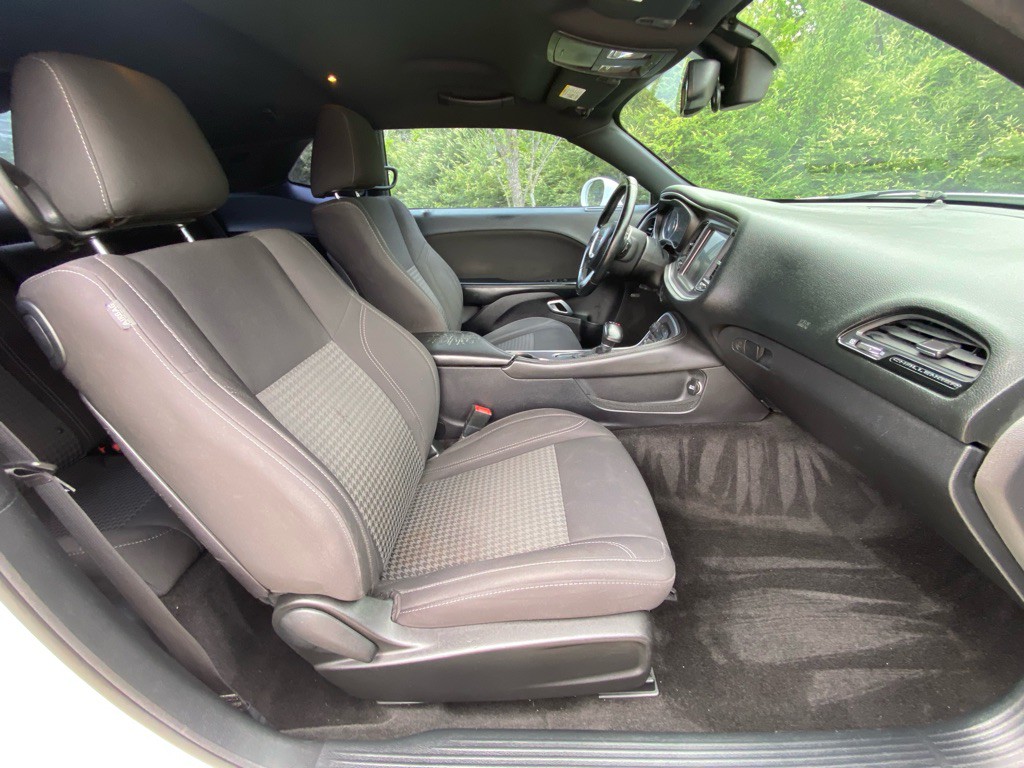 2015 Dodge Challenger Image 11