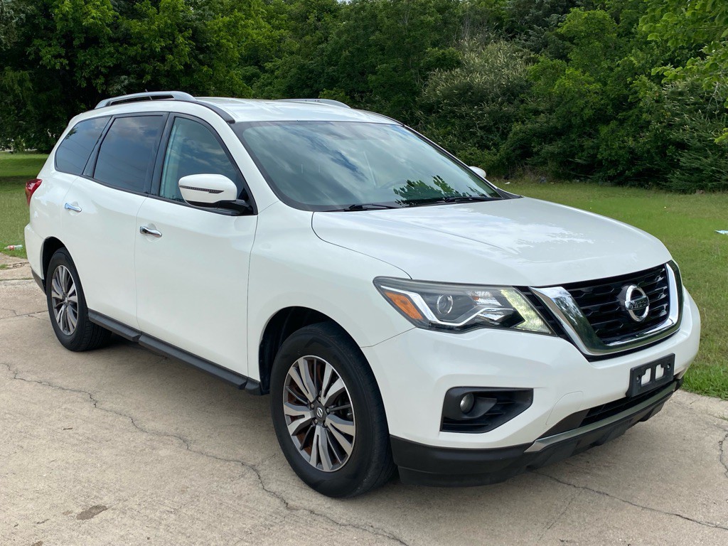 2017 Nissan Pathfinder Image 1