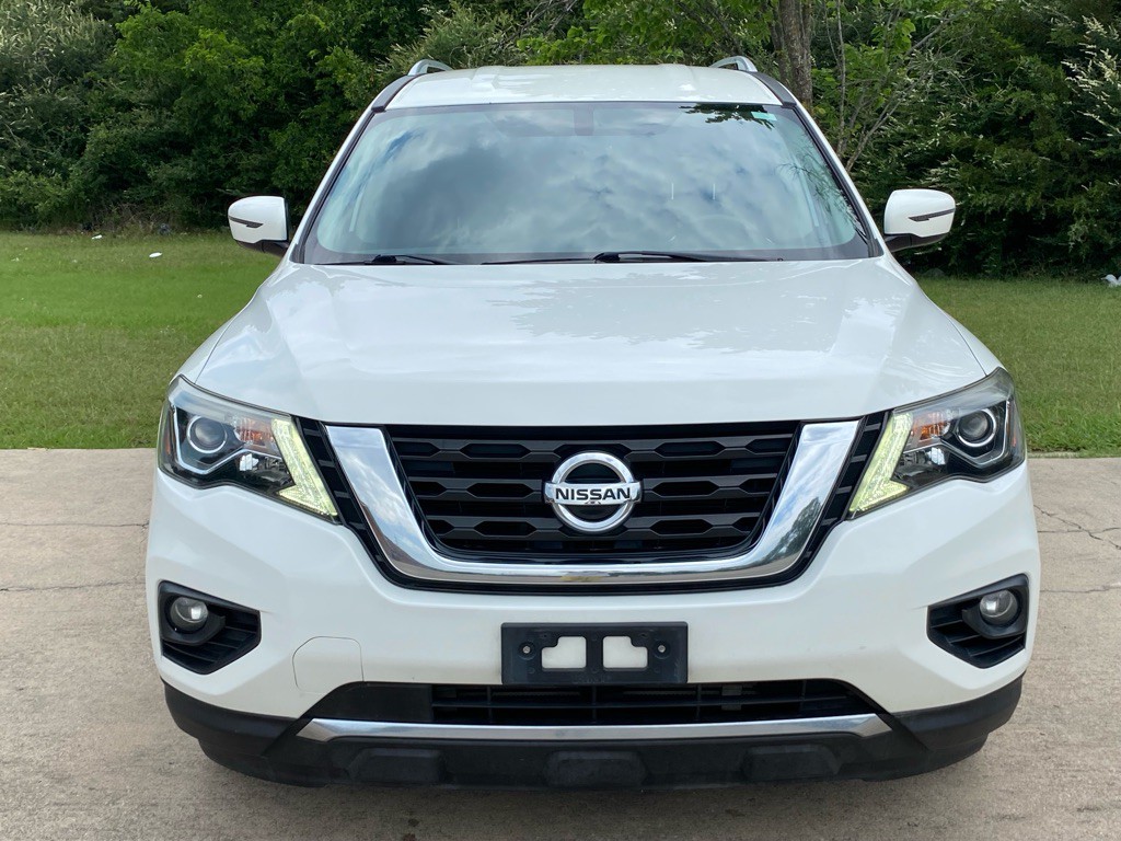 2017 Nissan Pathfinder Image 2