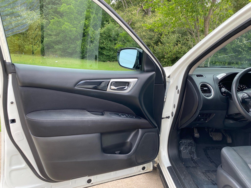 2017 Nissan Pathfinder Image 8