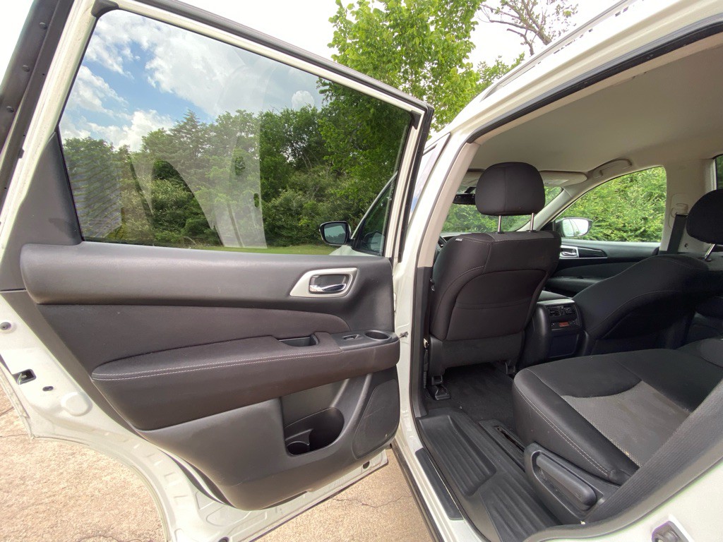 2017 Nissan Pathfinder Image 10