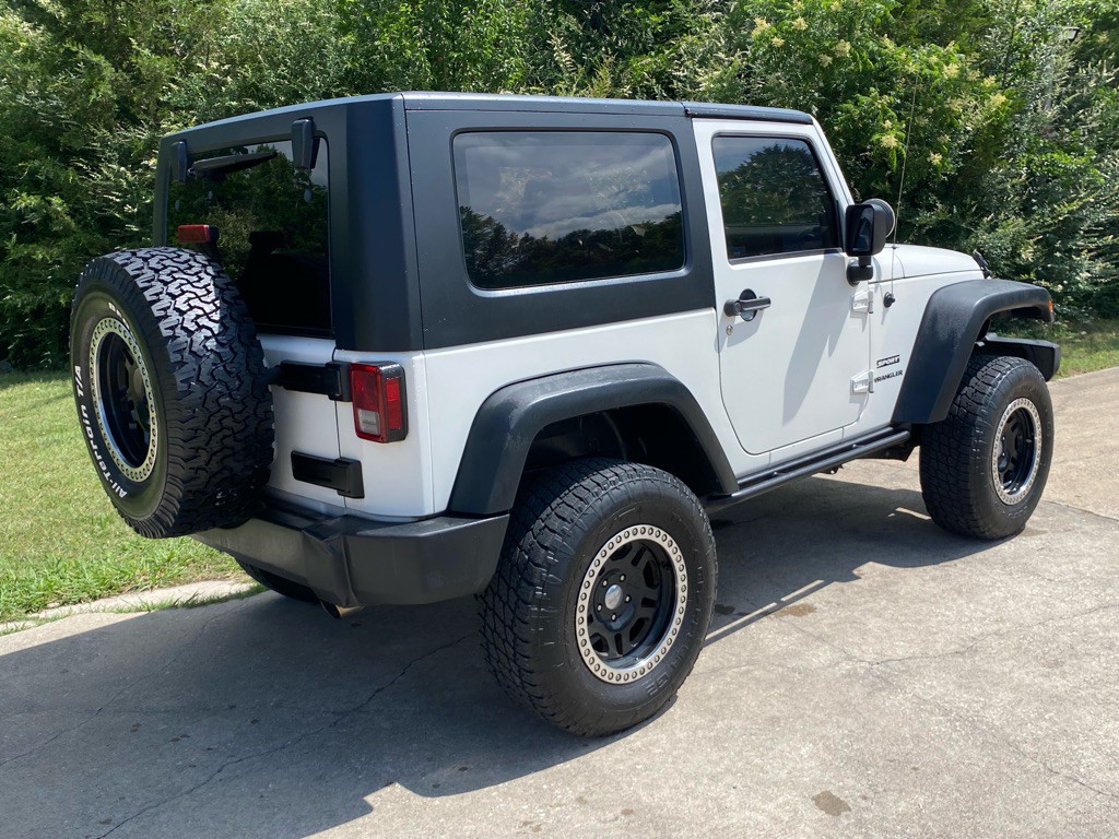 2010 Jeep Wrangler Image 4