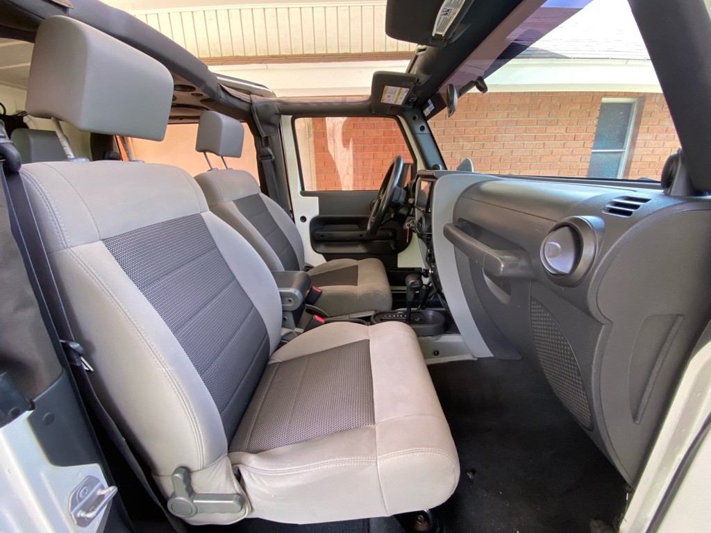 2010 Jeep Wrangler Image 13