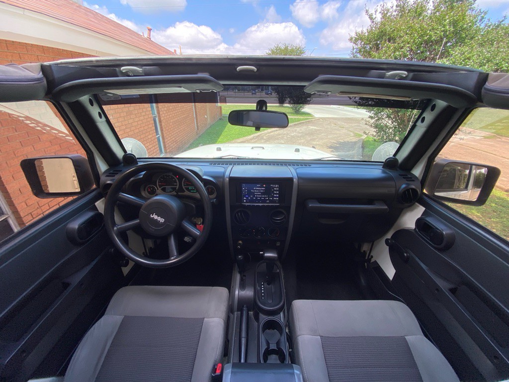 2010 Jeep Wrangler Image 14