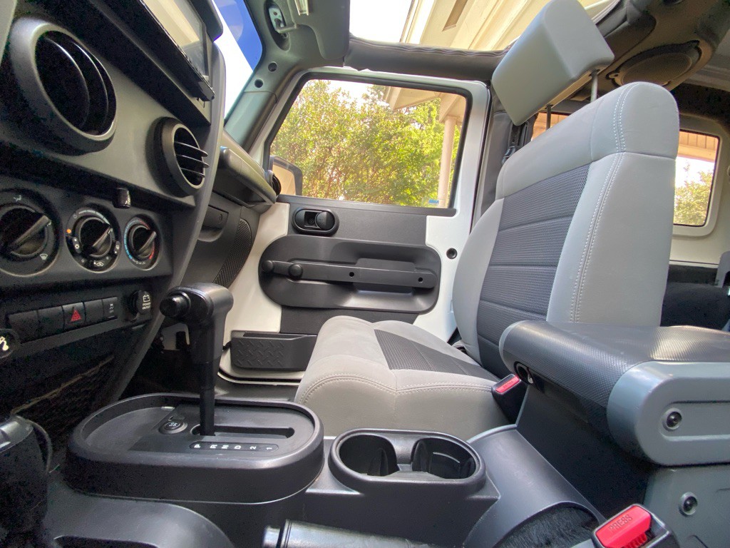 2010 Jeep Wrangler Image 16