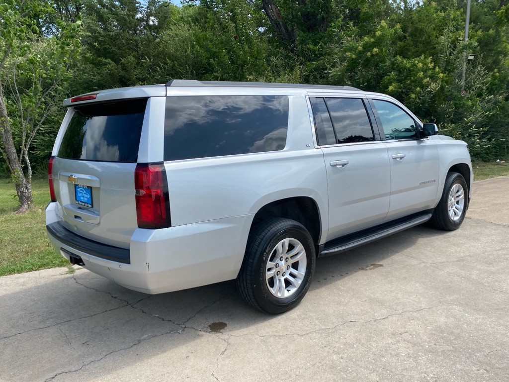 2018 Chevrolet Suburban Image 4