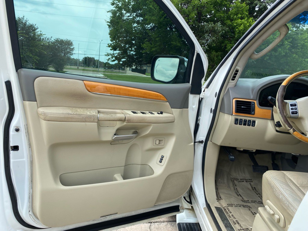 2008 INFINITI QX56 Image 8