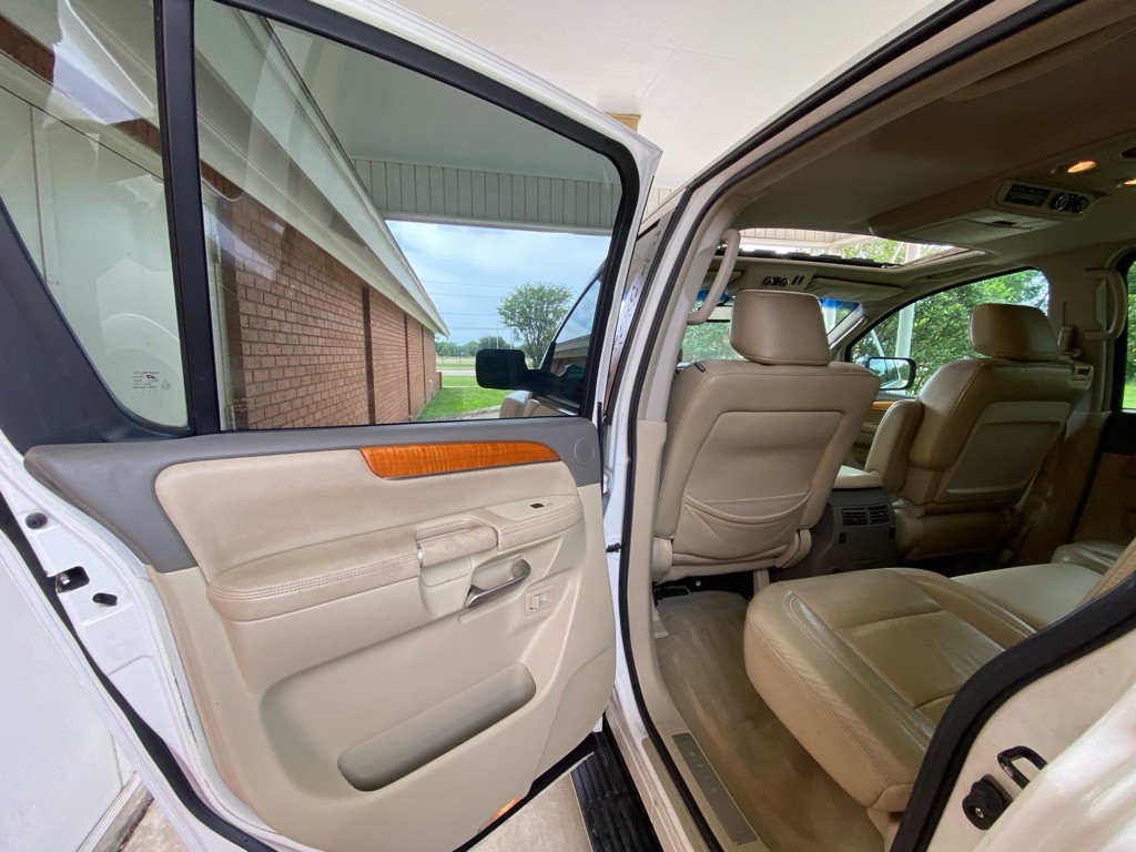 2008 INFINITI QX56 Image 10