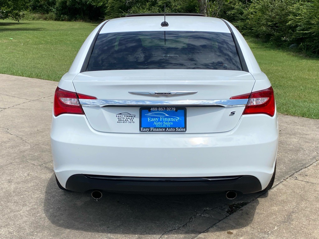 2012 Chrysler 200 Image 4