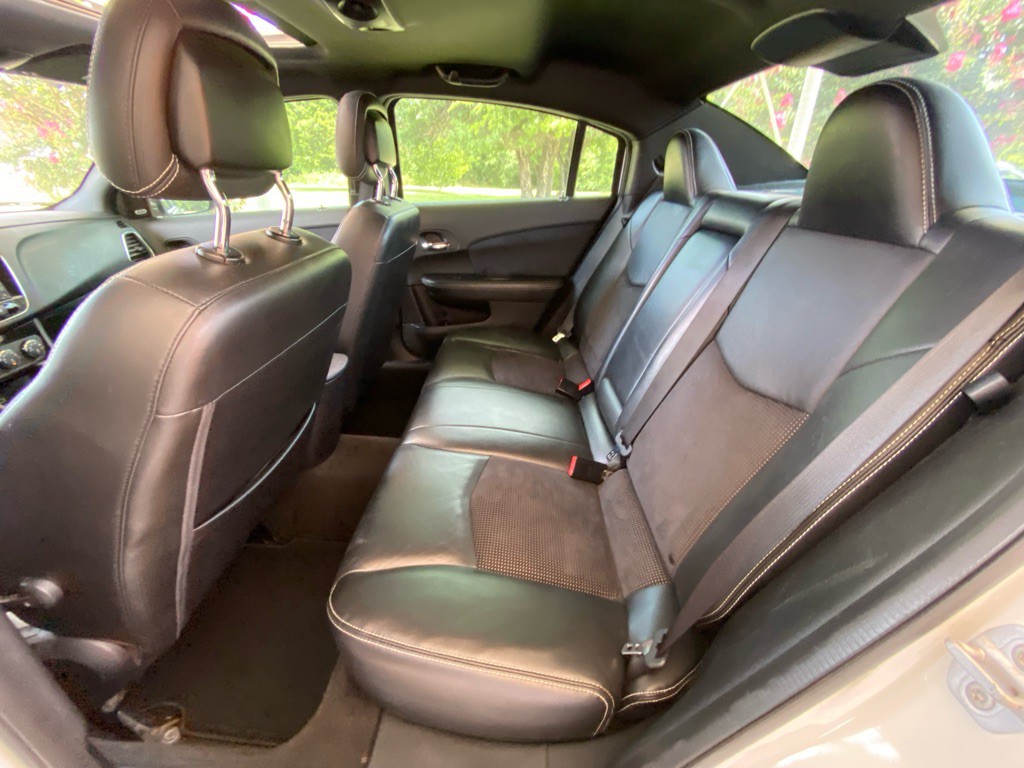 2012 Chrysler 200 Image 11
