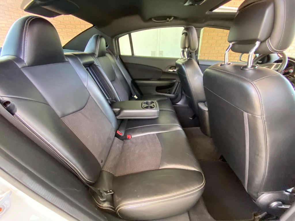 2012 Chrysler 200 Image 12