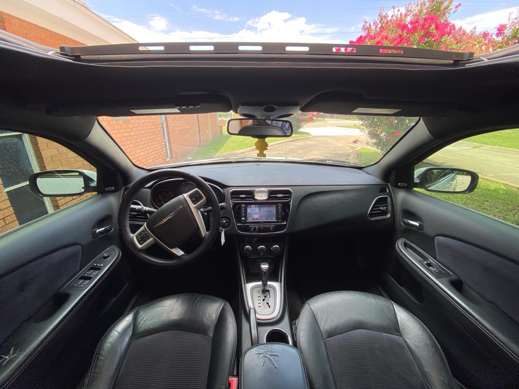 2012 Chrysler 200 Image 14