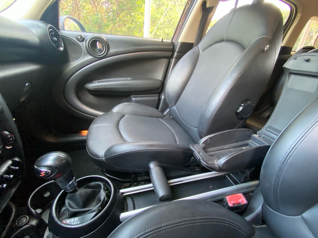 2014 MINI Cooper Image 17